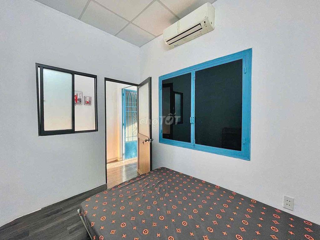 Rent a two-stimelve service apartment - a big 50-foot-bm-bt interior.