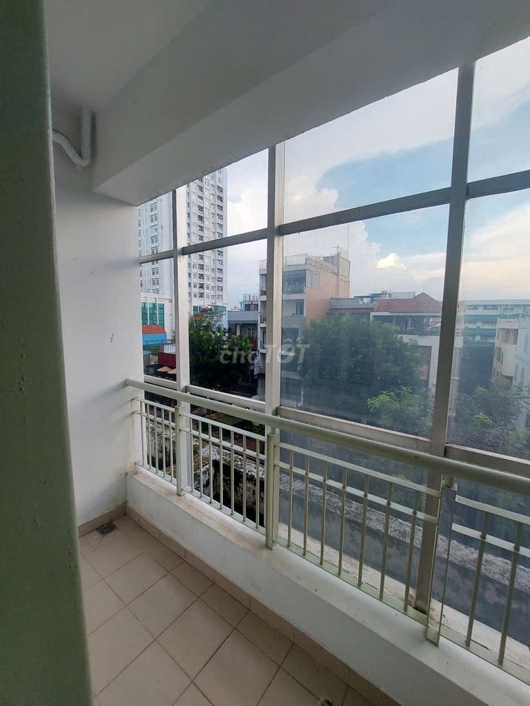 The owner rented the new apartment. Chung cư Phú Thọ, District 11- 66 m-two bedrooms.
