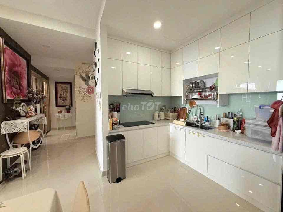 Rent a two-room apartment. Two toilets. The Botanica apartment. KTTS 2 Tân Bình