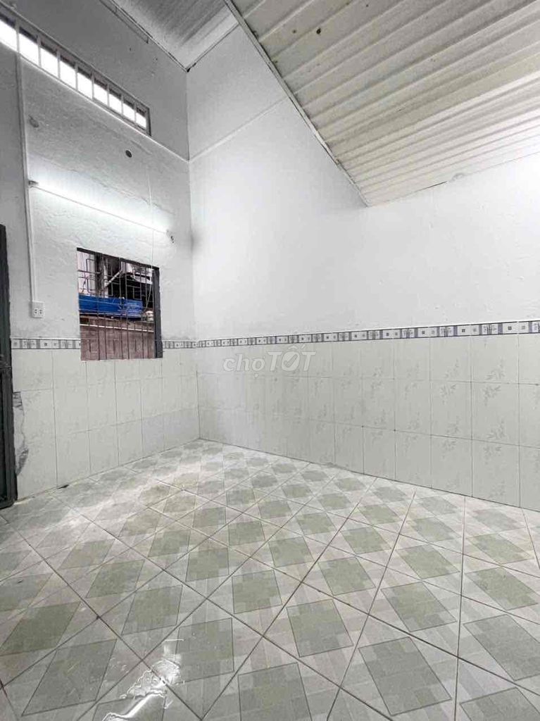 The boarding room near Gohun's safe, near the university village