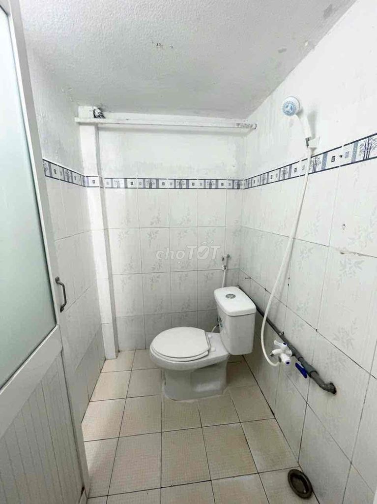 The boarding room near Gohun's safe, near the university village