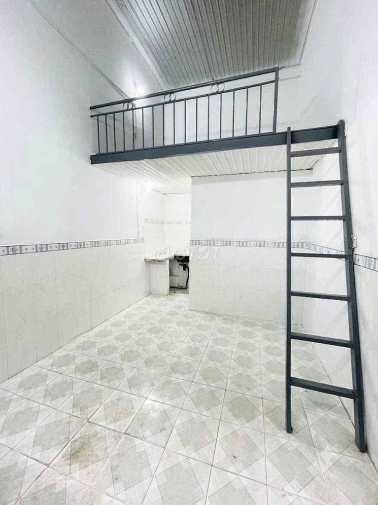 The boarding room near Gohun's safe, near the university village