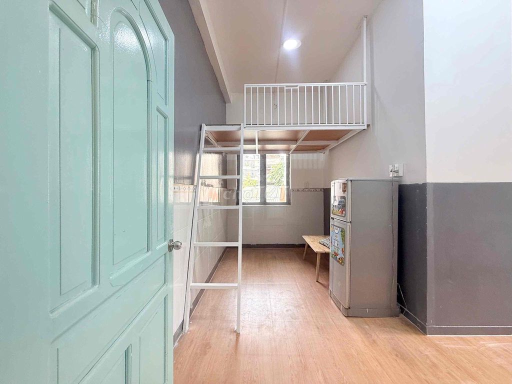 One bedroom. Full window interior. Three beds in the new sandbox.