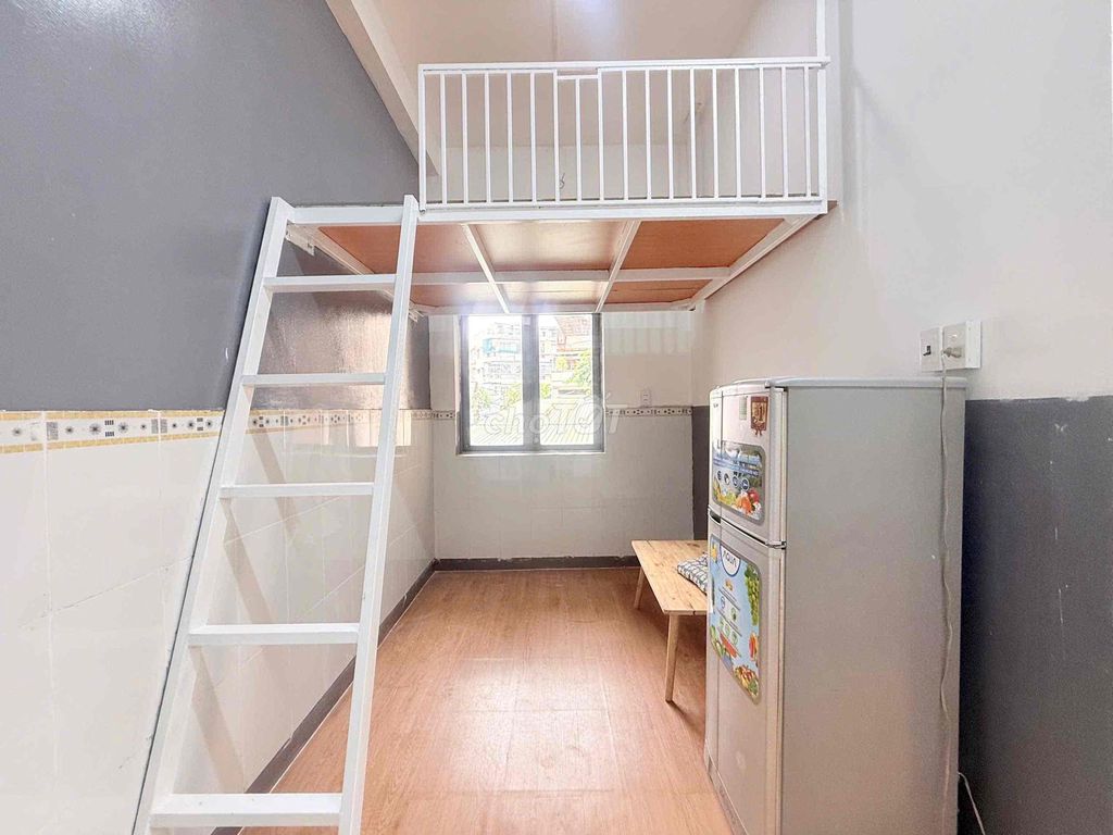 One bedroom. Full window interior. Three beds in the new sandbox.