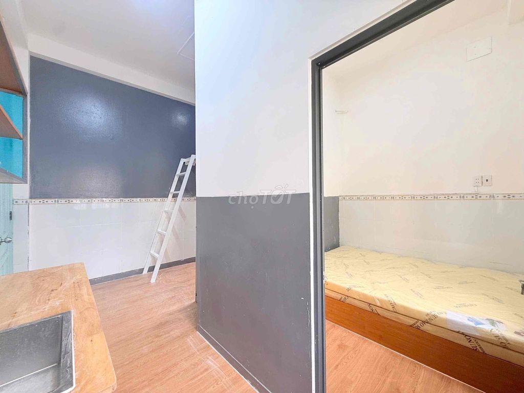 One bedroom. Full window interior. Three beds in the new sandbox.