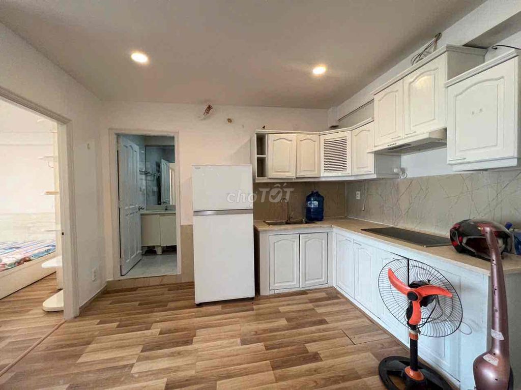 Rent a beautiful floating shrine to 52 meters. One bedroom. A full-million-dollar toilet.