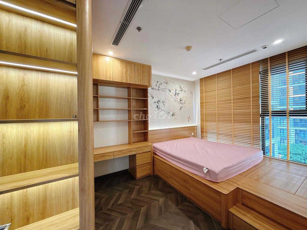 Rent two bedrooms. 80 meters, full luxry in Beverly.