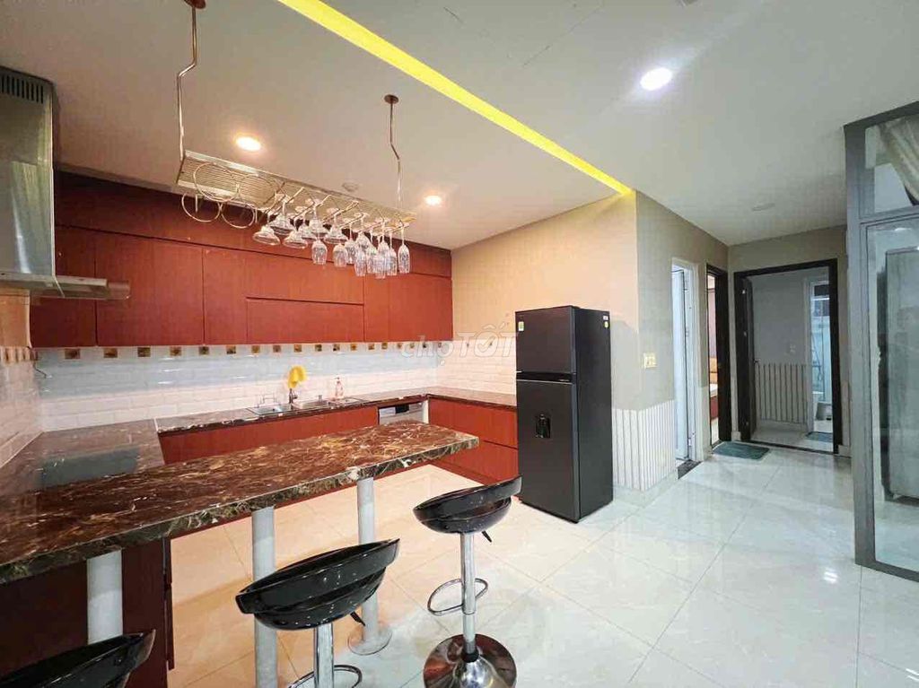 Rent the Orchard Garden apartment 3 bedroom 2 110 m2 toilets near the gd park