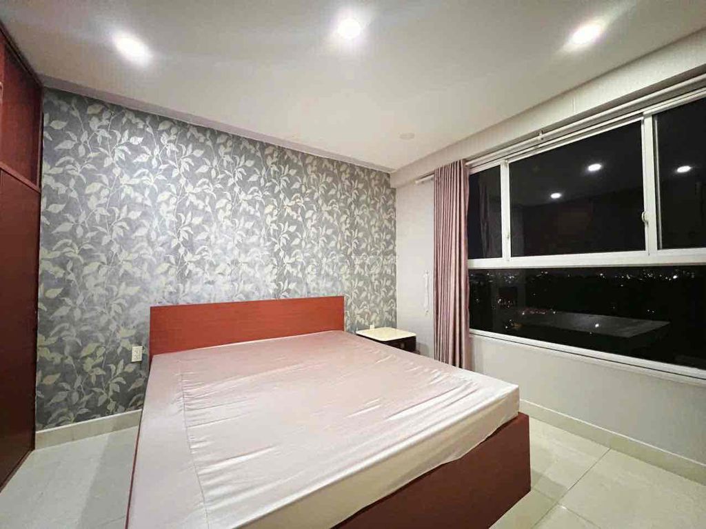 Rent the Orchard Garden apartment 3 bedroom 2 110 m2 toilets near the gd park