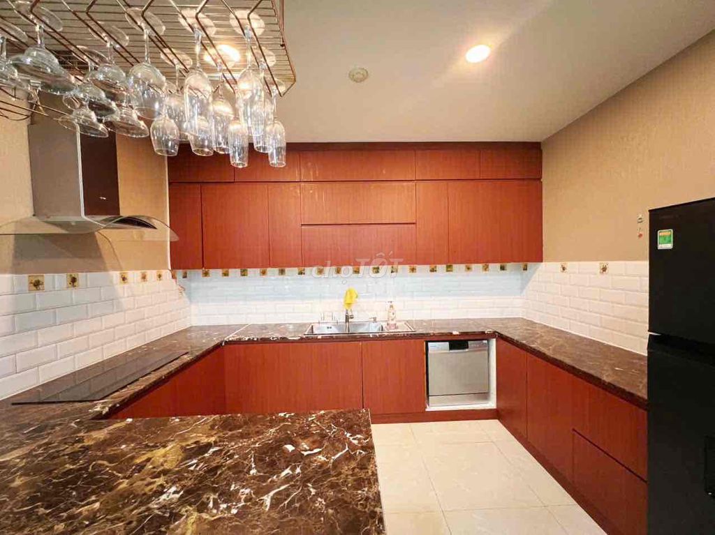 Rent the Orchard Garden apartment 3 bedroom 2 110 m2 toilets near the gd park