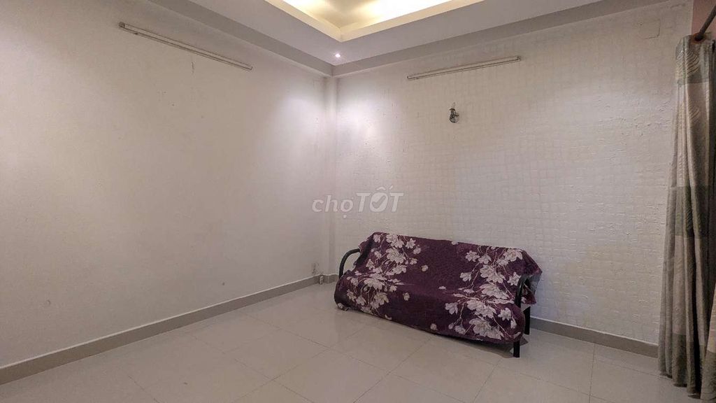 Gò Vấp ladies' room.