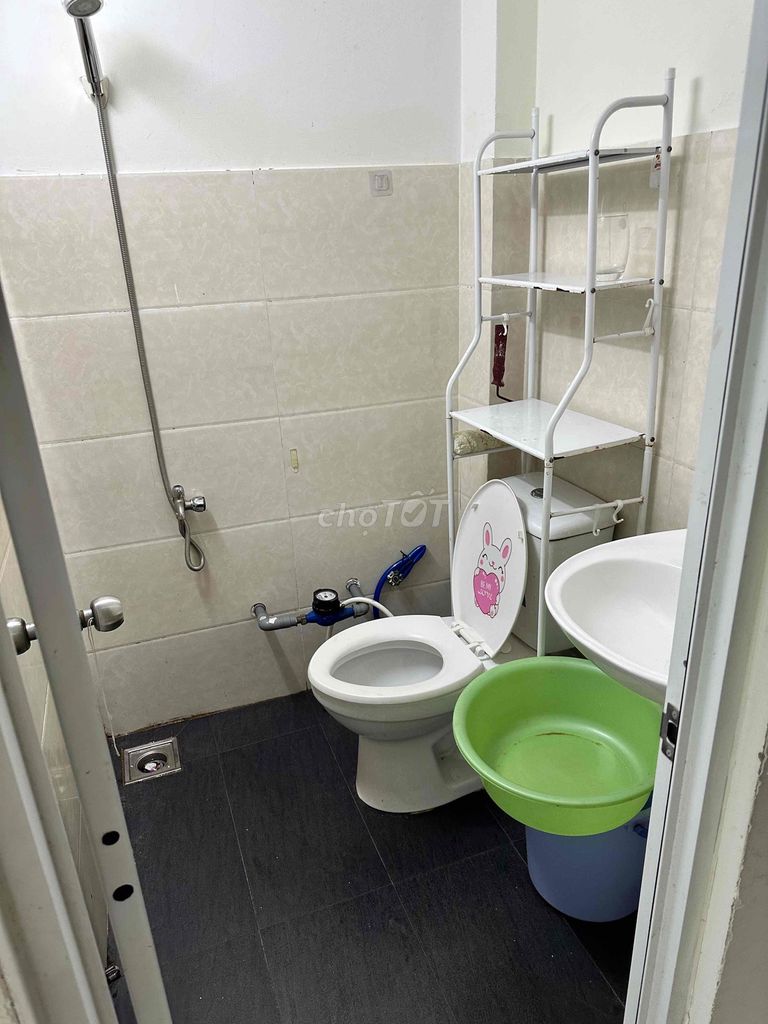 Rent the motel room right around the circle. Chen District 2 brain.