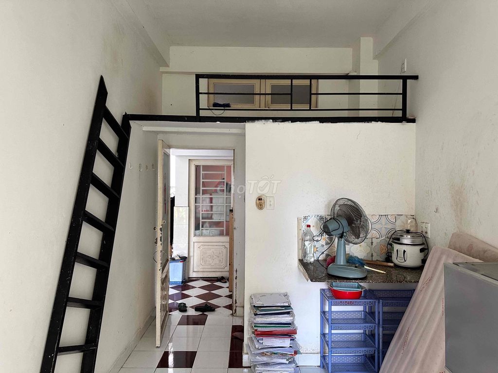 Rent the motel room right around the circle. Chen District 2 brain.
