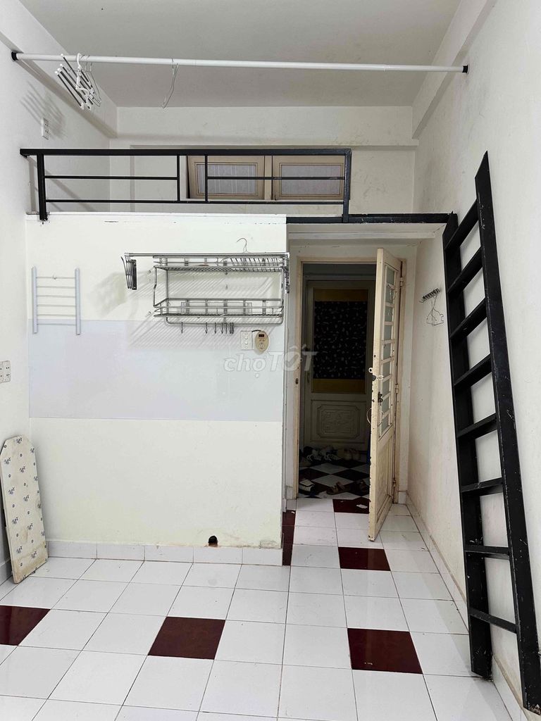 Rent the motel room right around the circle. Chen District 2 brain.