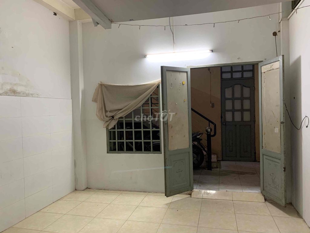 I want to rent the ground room with its own guard and toilet.