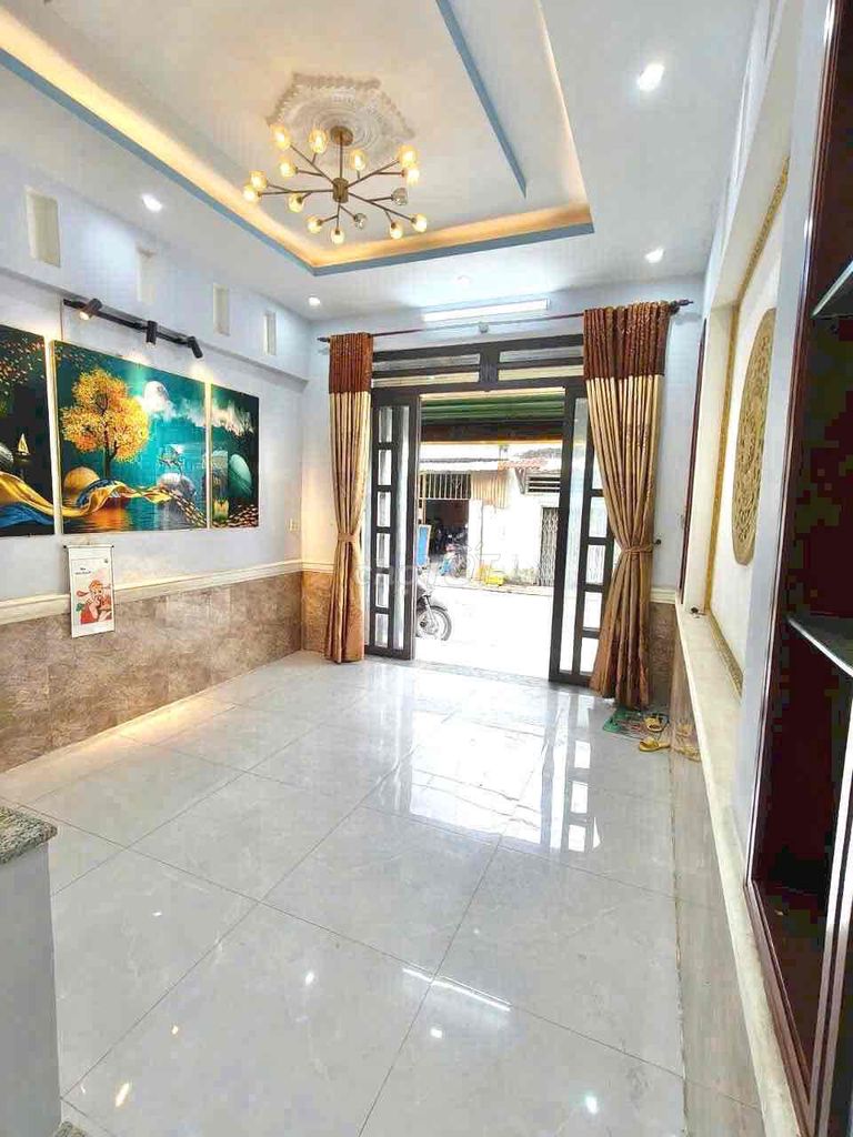 Nice new home (4 X12 M) 4 floors to 12-bhh 3 bedrooms 3 against an alley