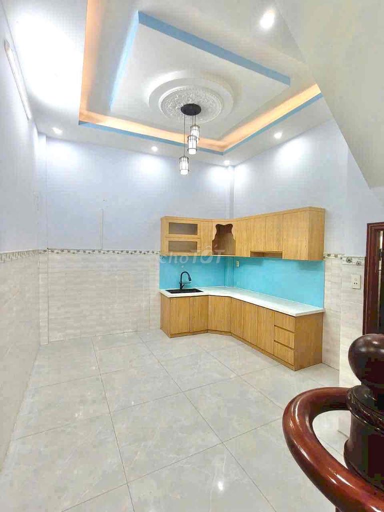 Nice new home (4 X12 M) 4 floors to 12-bhh 3 bedrooms 3 against an alley