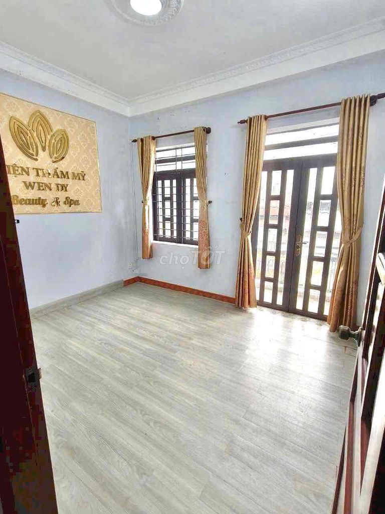 Nice new home (4 X12 M) 4 floors to 12-bhh 3 bedrooms 3 against an alley
