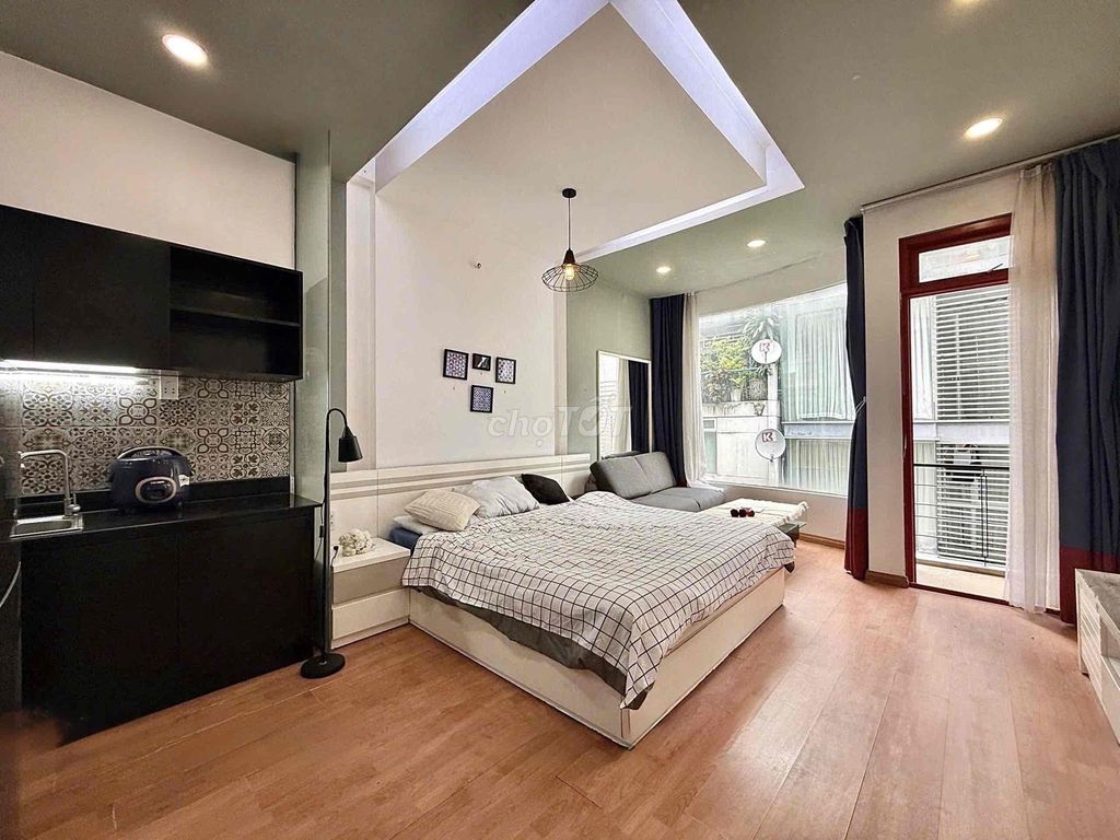 Hot apartment. A full bedroom with Ký Con luxury balcony.
