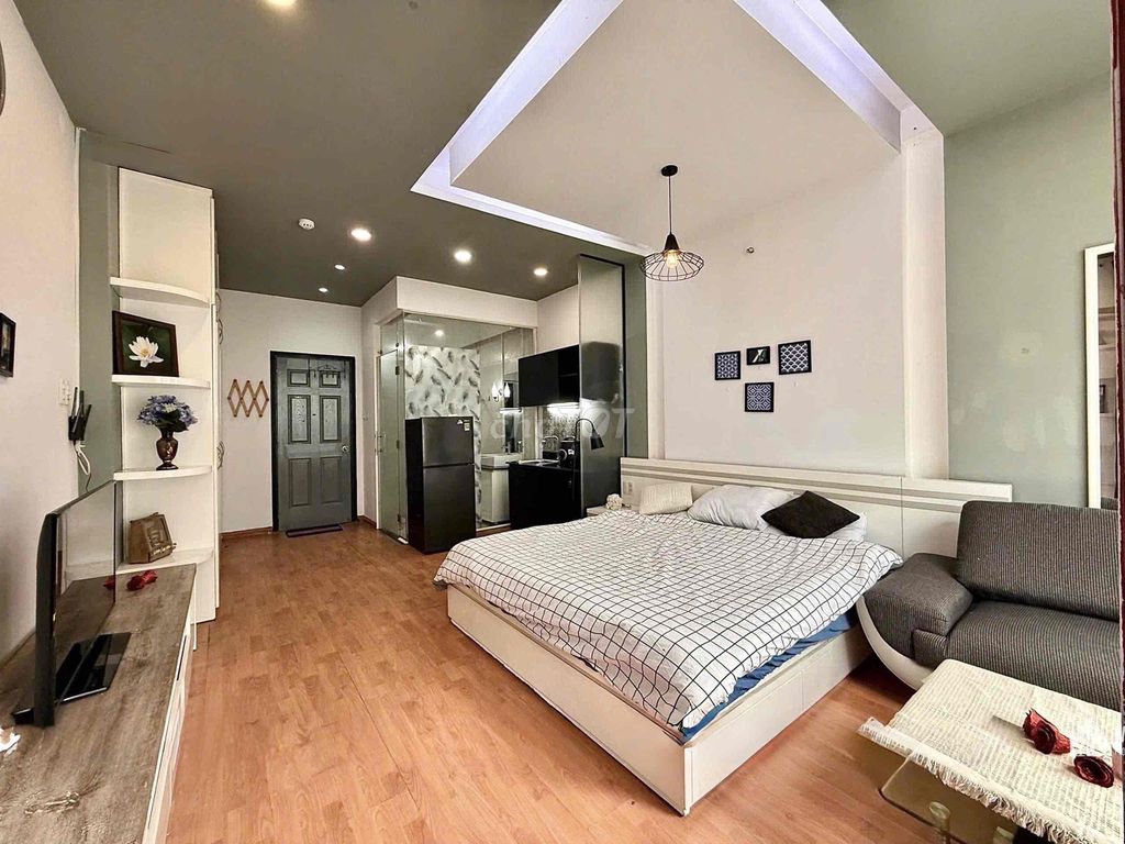 Hot apartment. A full bedroom with Ký Con luxury balcony.