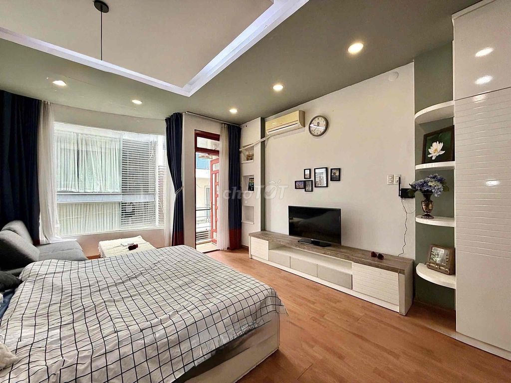 Hot apartment. A full bedroom with Ký Con luxury balcony.
