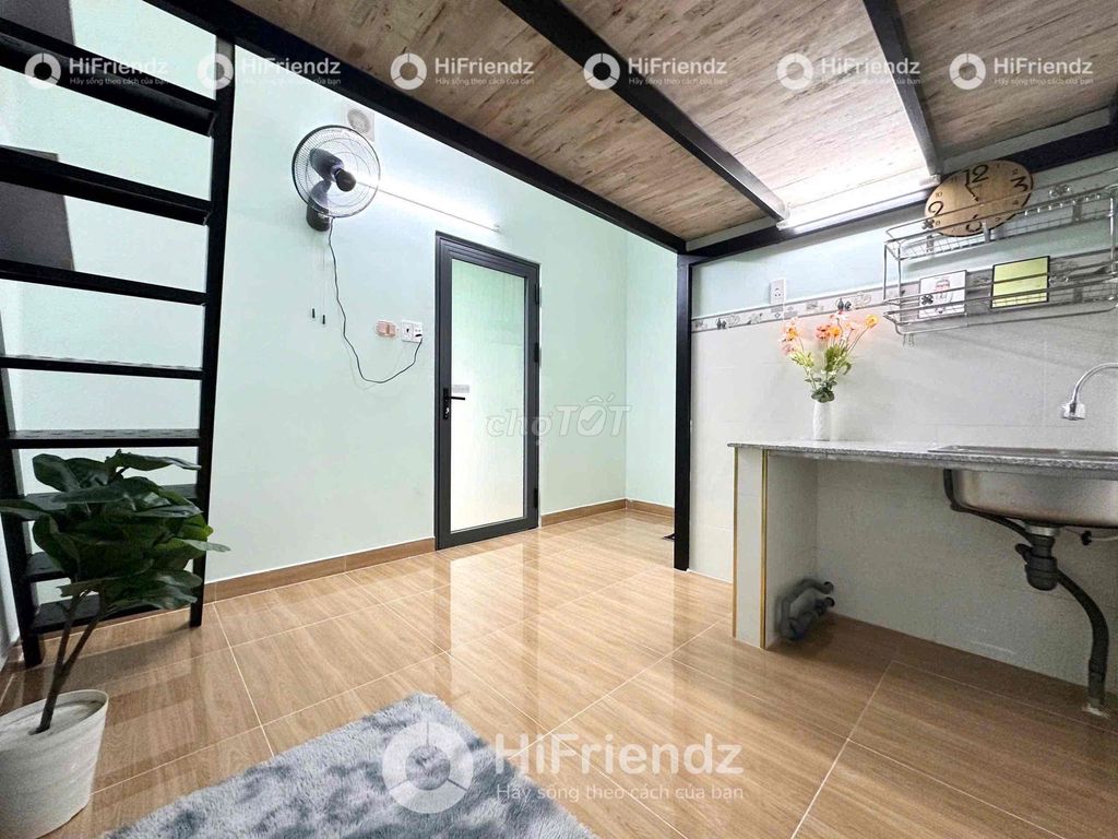 Rent room in large, clean - shower seats, dedicated college.