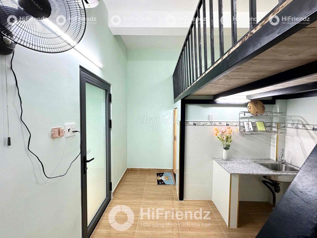 Rent room in large, clean - shower seats, dedicated college.
