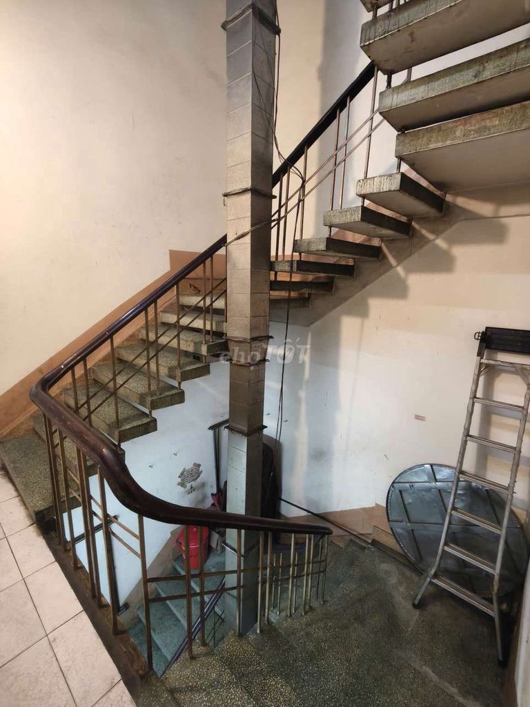 13 rooms in front of Nguyễn Chí Thanh.
