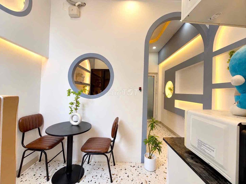 A super nice, wide Ngay ngã tư Bảy Hiền kitchen.