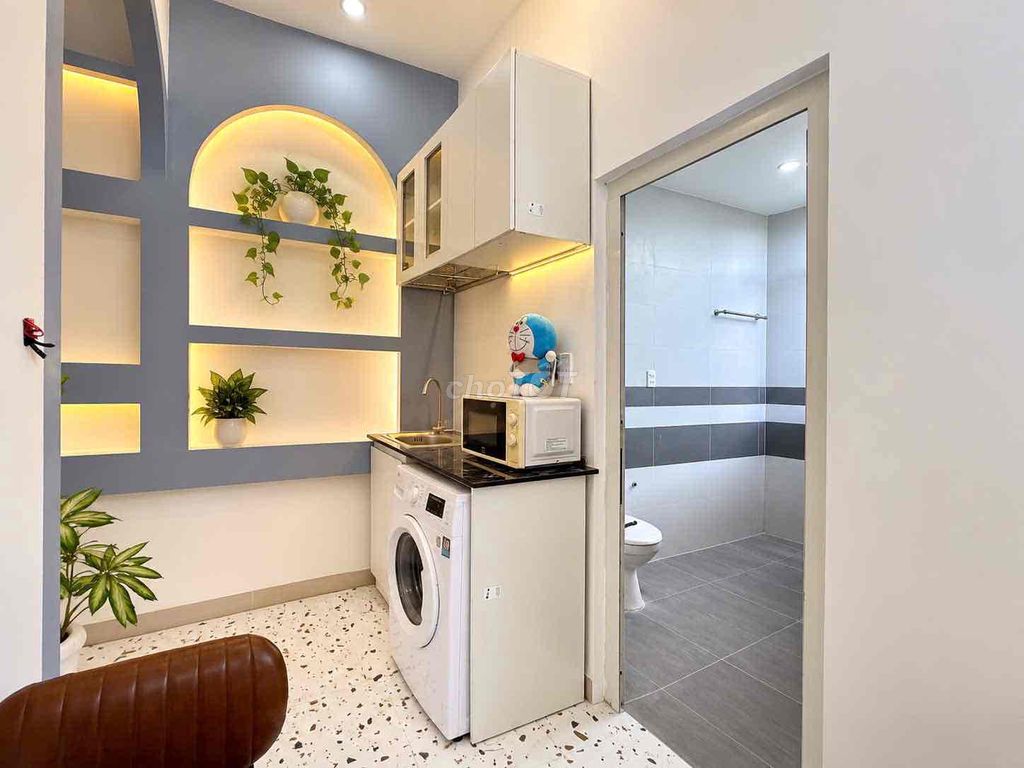A super nice, wide Ngay ngã tư Bảy Hiền kitchen.