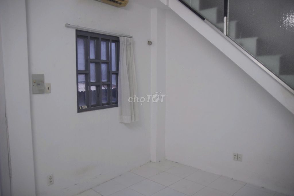 Rent an entire building on 54 Trần Quang Khải.