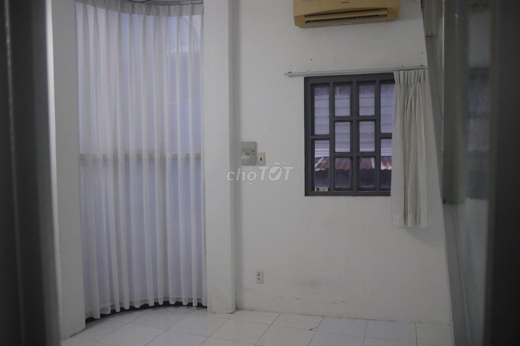 Rent an entire building on 54 Trần Quang Khải.