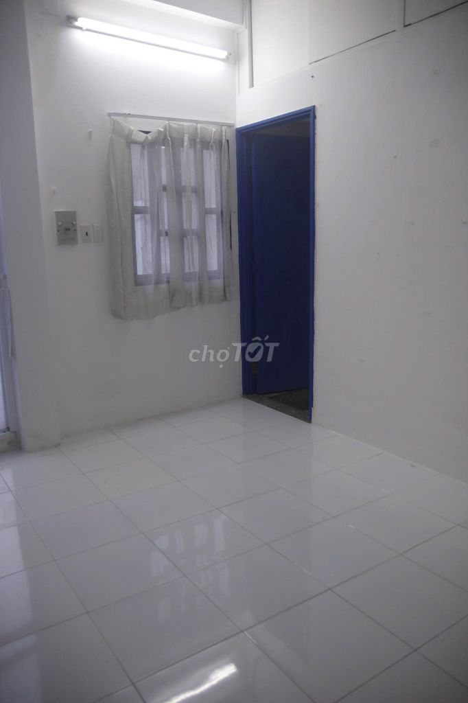 Rent an entire building on 54 Trần Quang Khải.