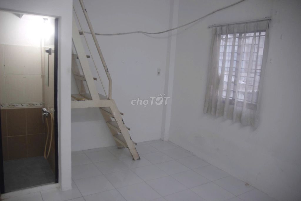 Rent an entire building on 54 Trần Quang Khải.