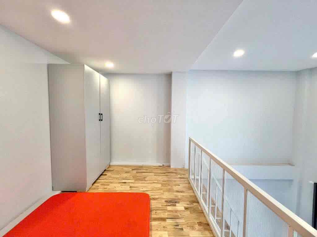 Opening a series of balconys - super hessv prices right at seven.