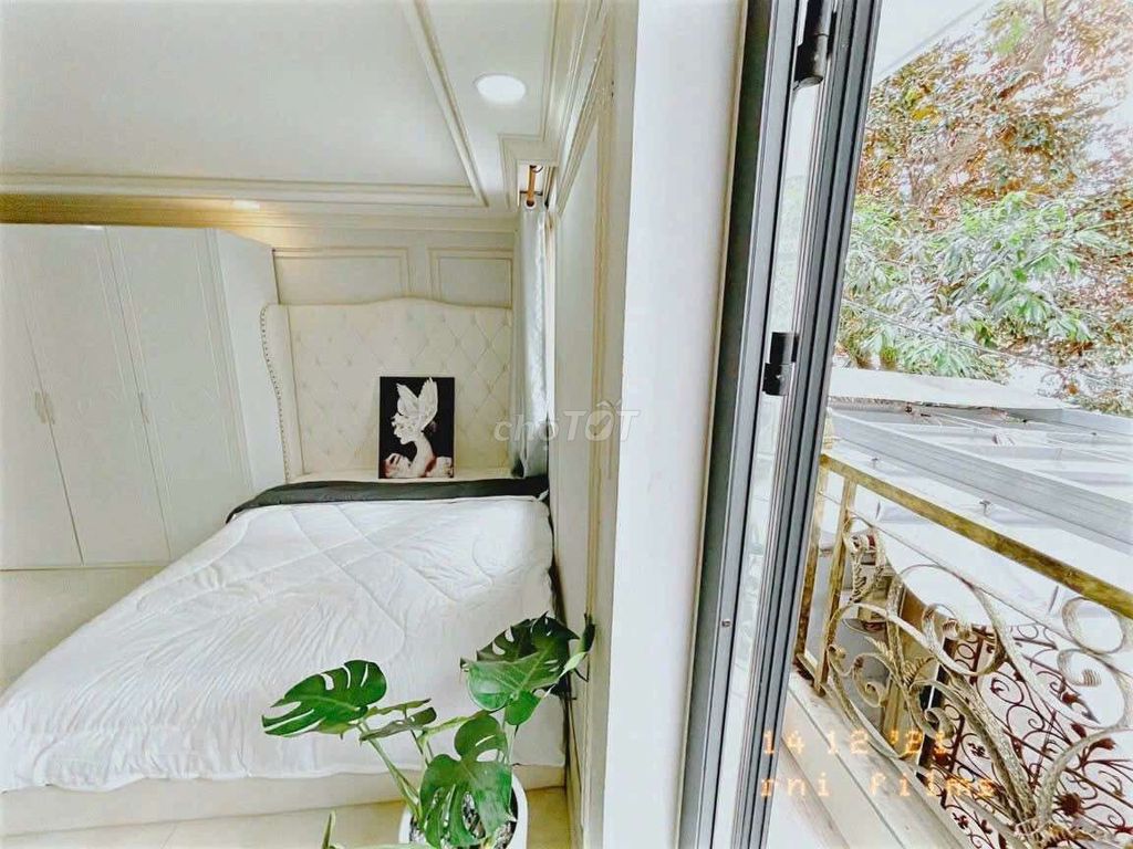 Public Banding studio - full interior
