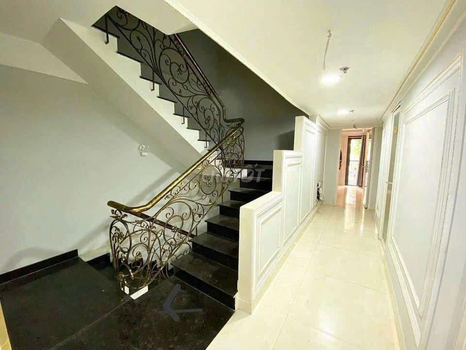Public Banding studio - full interior