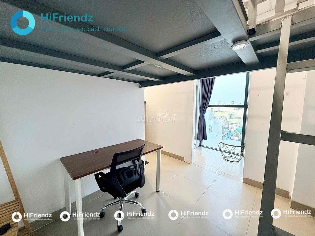 Rent a glass-view kitchen room near the flower park