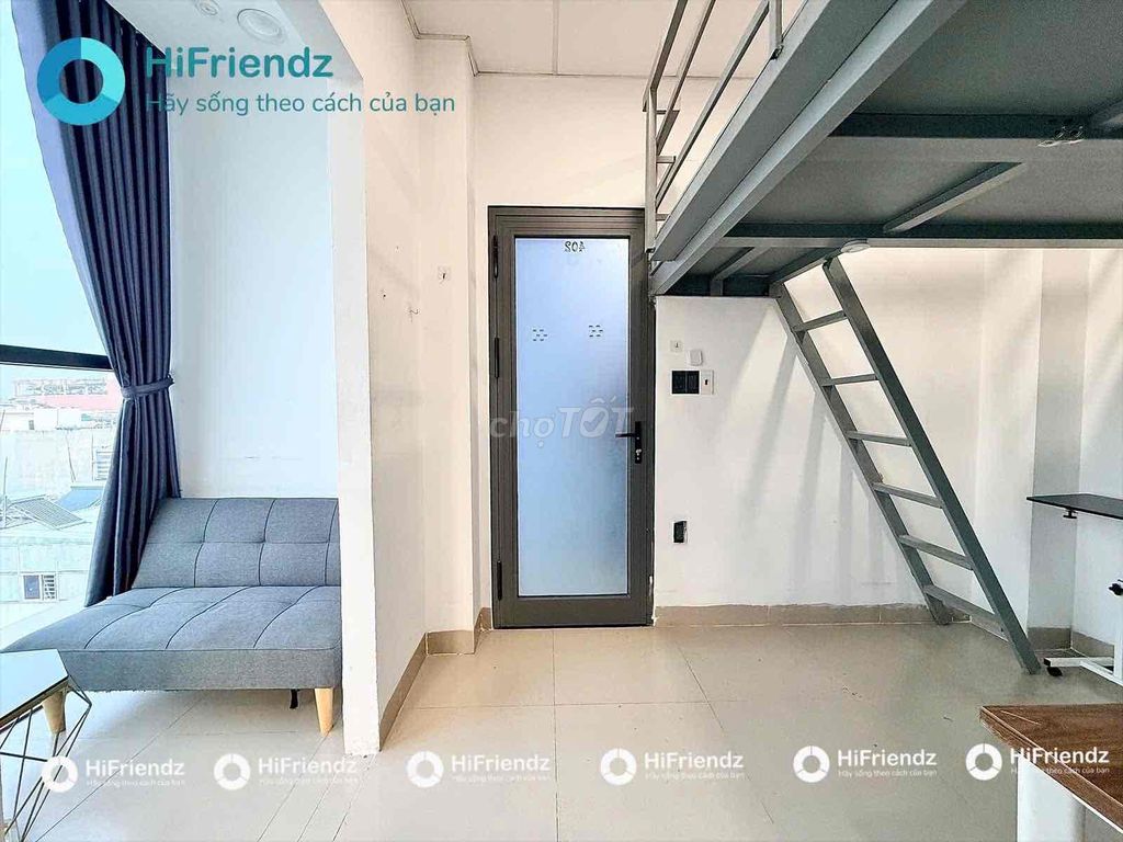 Rent a glass-view kitchen room near the flower park