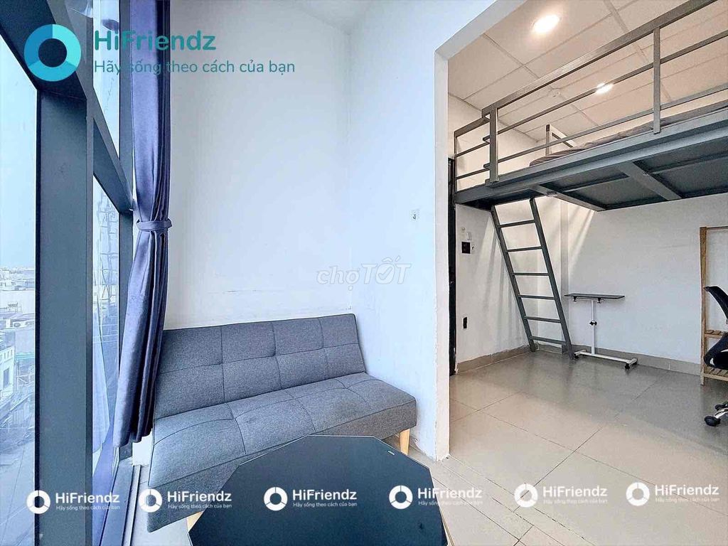 Rent a glass-view kitchen room near the flower park
