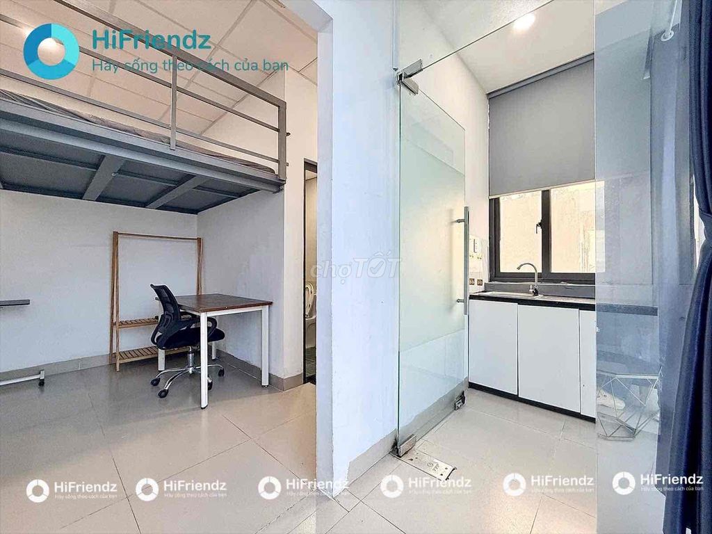 Rent a glass-view kitchen room near the flower park