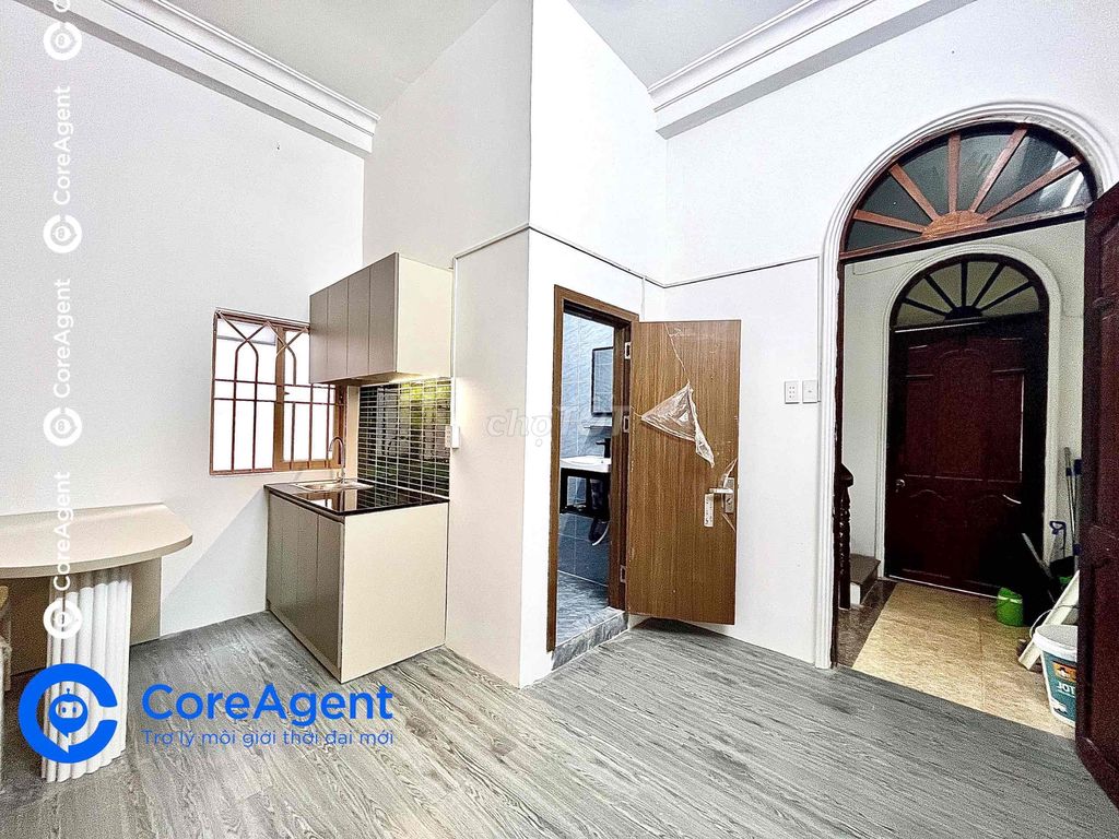 The service apartment. One bedroom. A Bancol full interior with an elevator in the air.