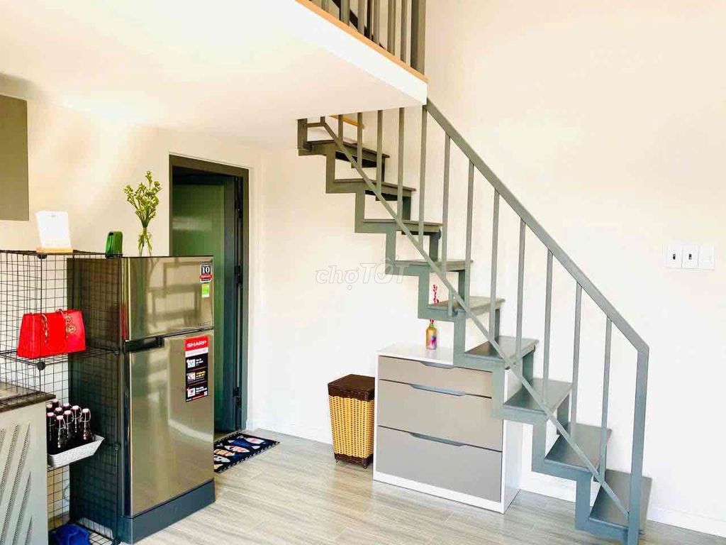 The balcony only calculates electricity and water near the green line