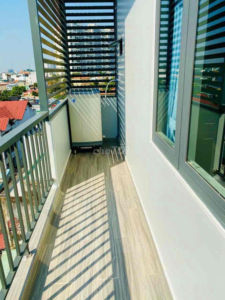 The balcony only calculates electricity and water near the green line