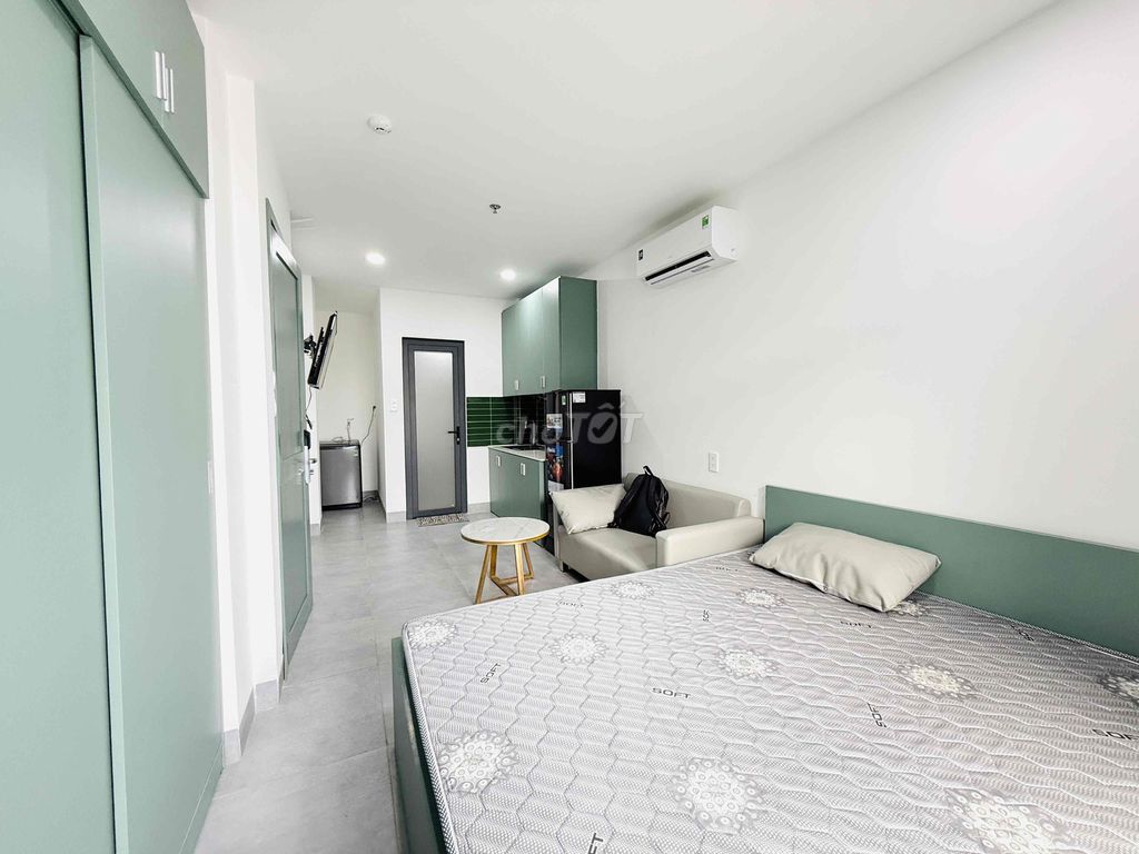 The new apartment is 100 percent, the balcony is near the county. A private elevator.