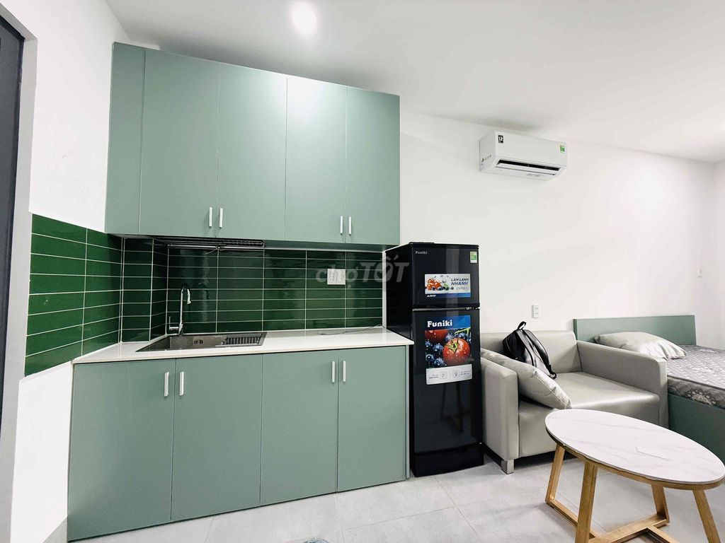 The new apartment is 100 percent, the balcony is near the county. A private elevator.