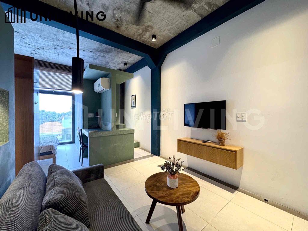 The 2nd county apartment, banconl view -- strange vibe -- full interior.