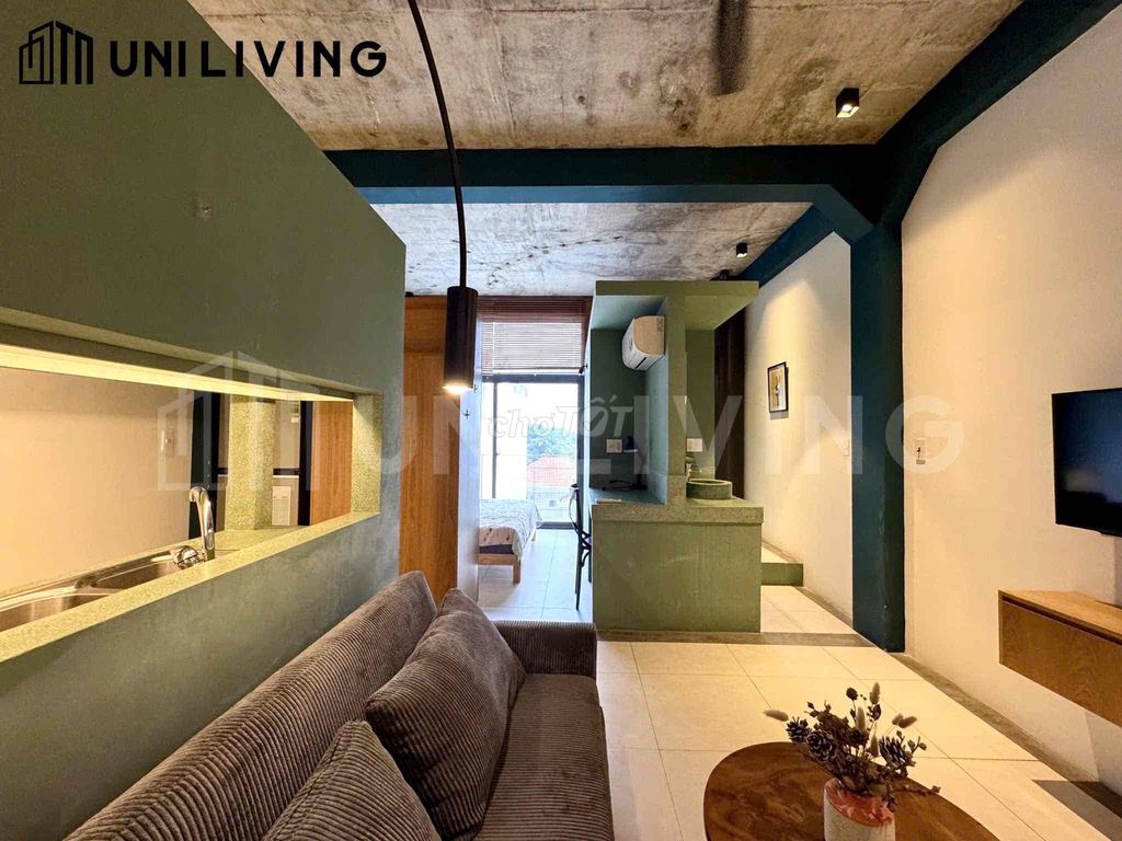 The 2nd county apartment, banconl view -- strange vibe -- full interior.