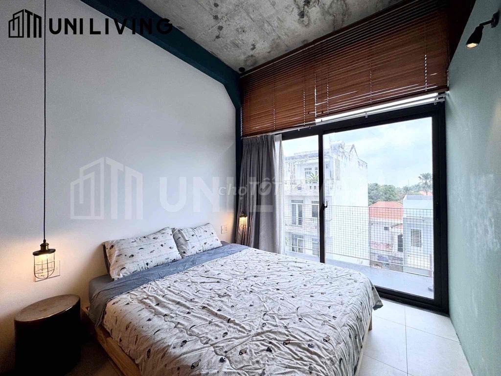The 2nd county apartment, banconl view -- strange vibe -- full interior.