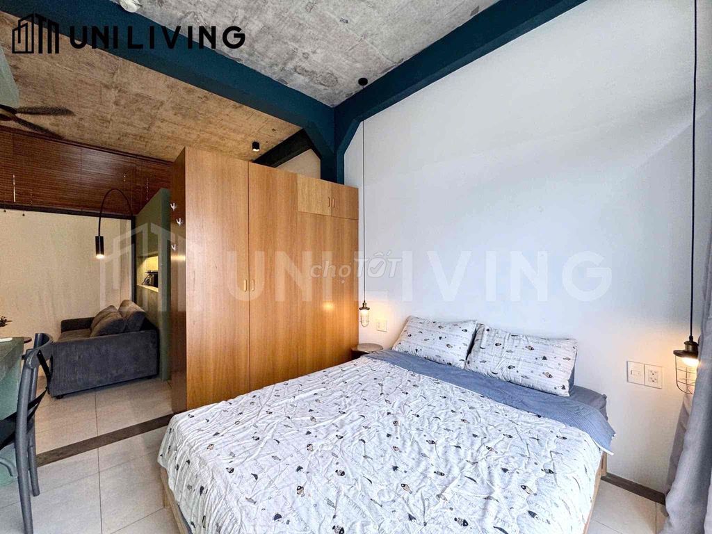 The 2nd county apartment, banconl view -- strange vibe -- full interior.